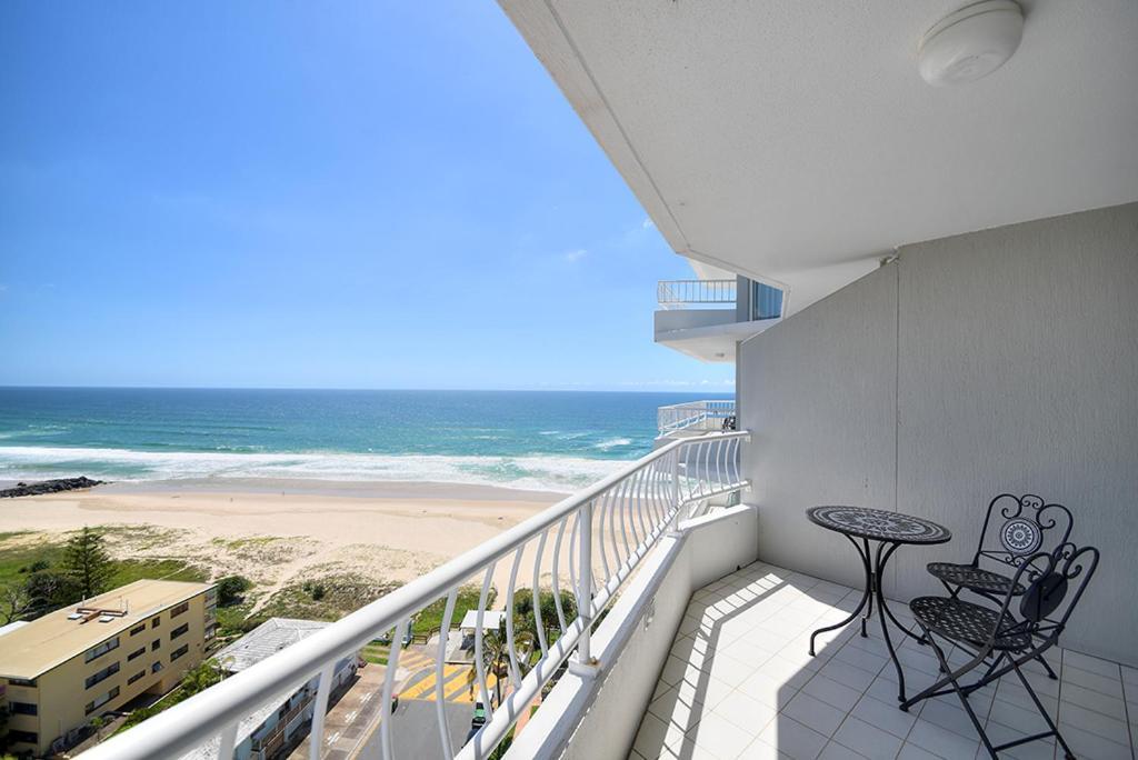 19Th Avenue On The Beach Gold Coast Exterior photo