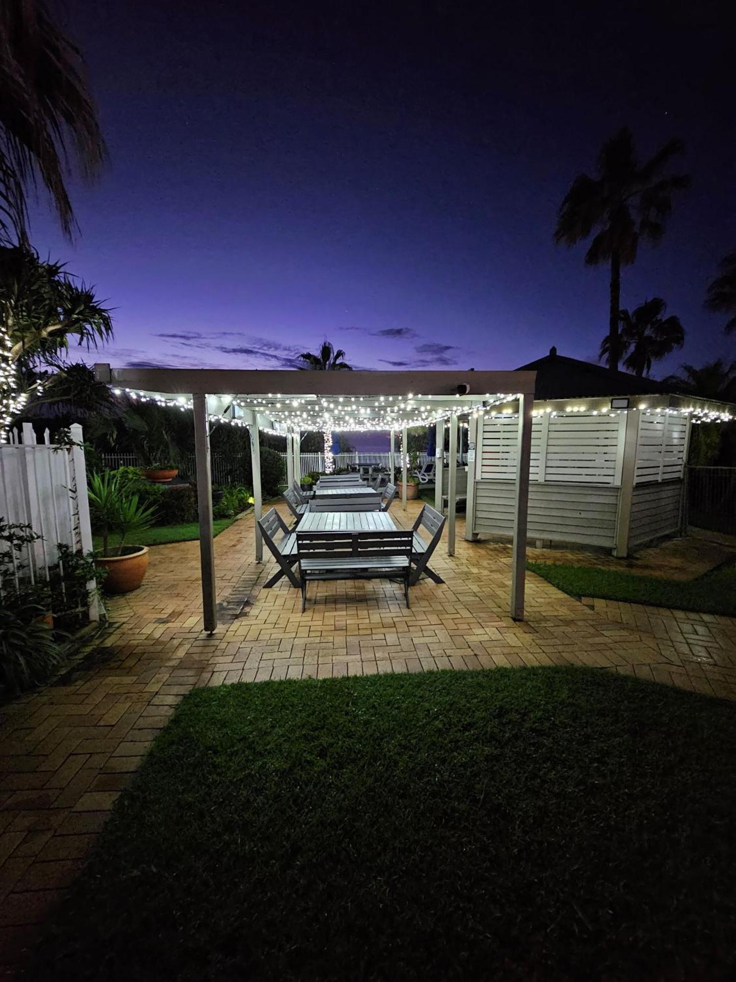 19Th Avenue On The Beach Gold Coast Exterior photo